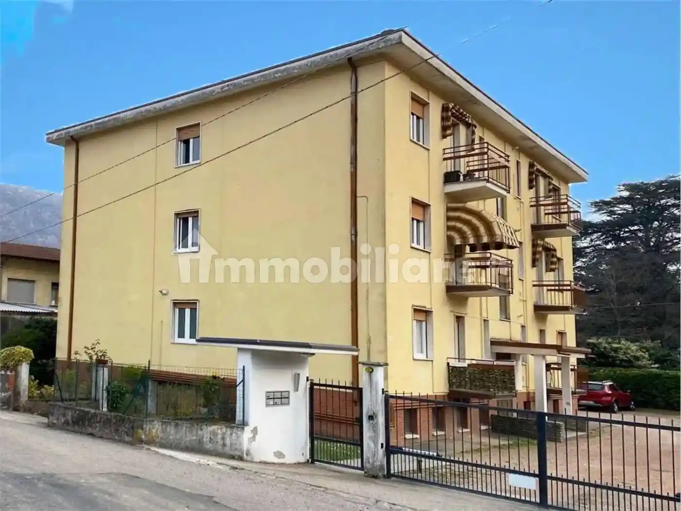 Appartamento in vendita a Brusimpiano