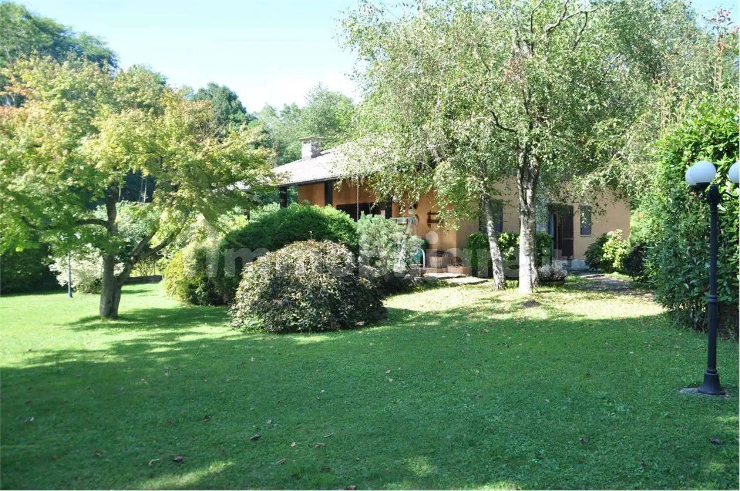 Villa in vendita a Brusimpiano