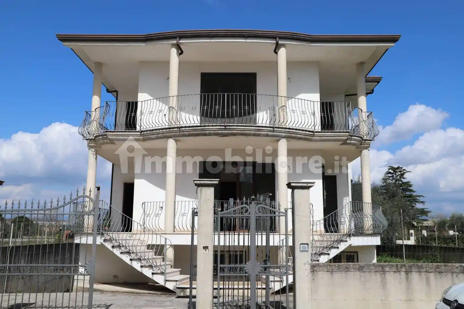 Villa in vendita a Dugenta
