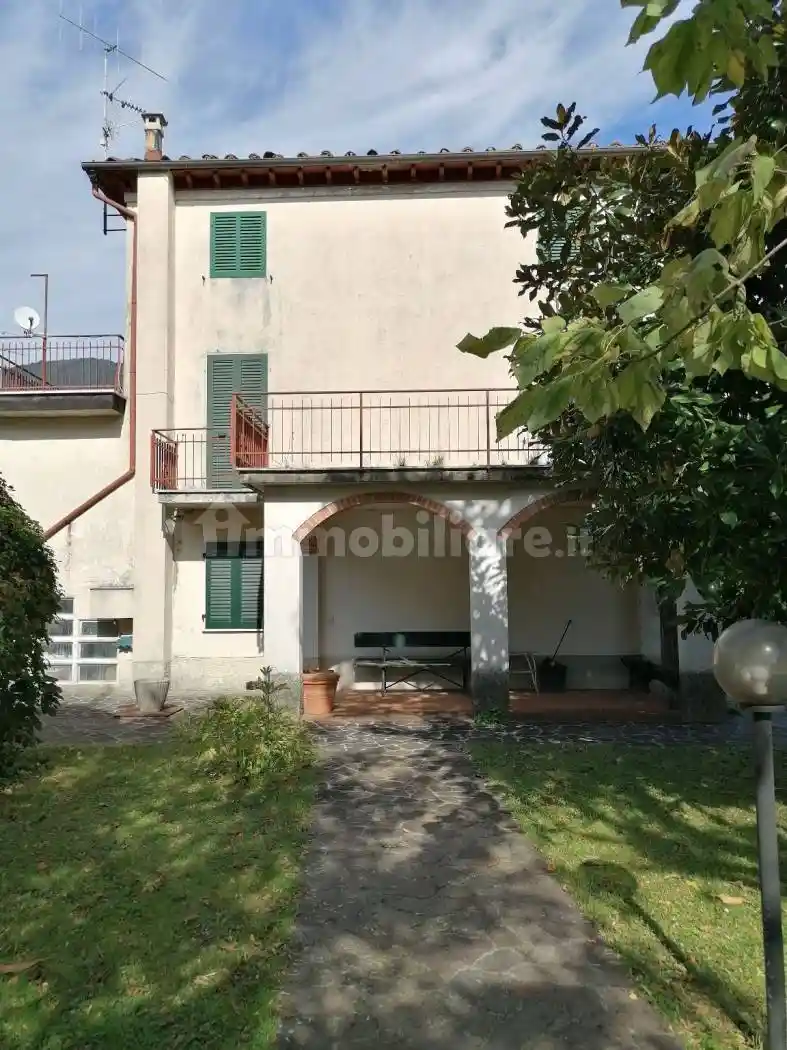 Villa in vendita a Borgo a Mozzano