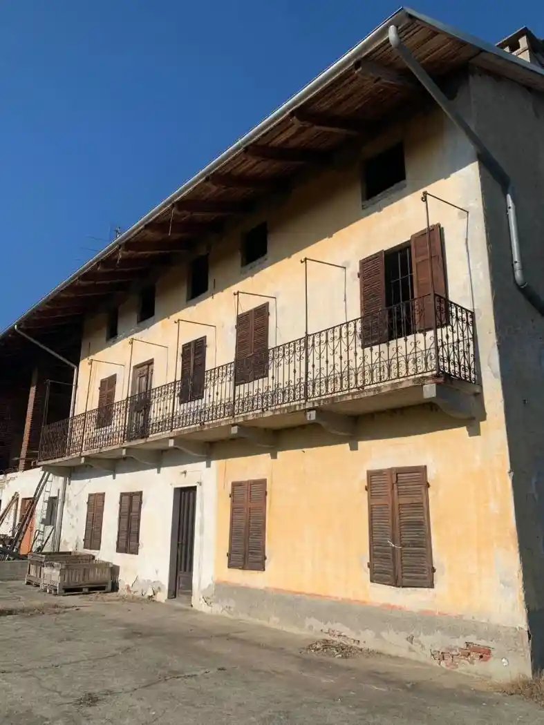 Casa indipendente in vendita a Alice Castello