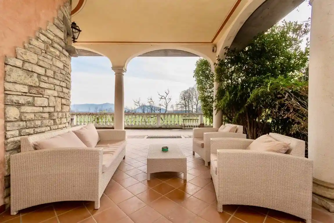 Villa in vendita a Provaglio d'Iseo