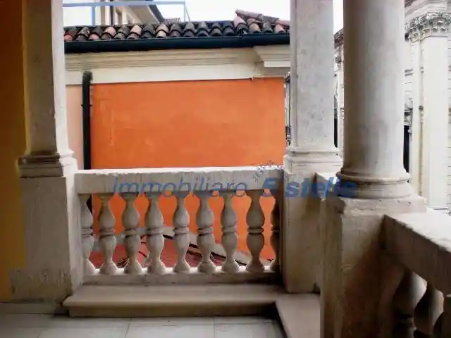 Palazzo - Edificio in vendita a Vicenza