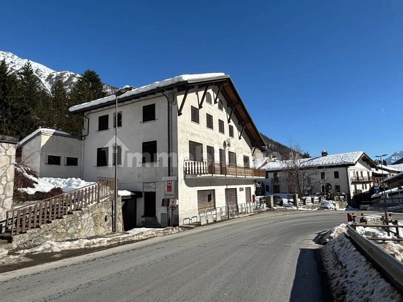 Palazzo - Edificio in vendita a Etroubles