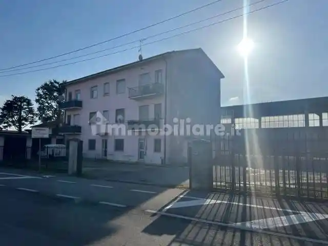 Palazzo - Edificio in vendita a Crespiatica