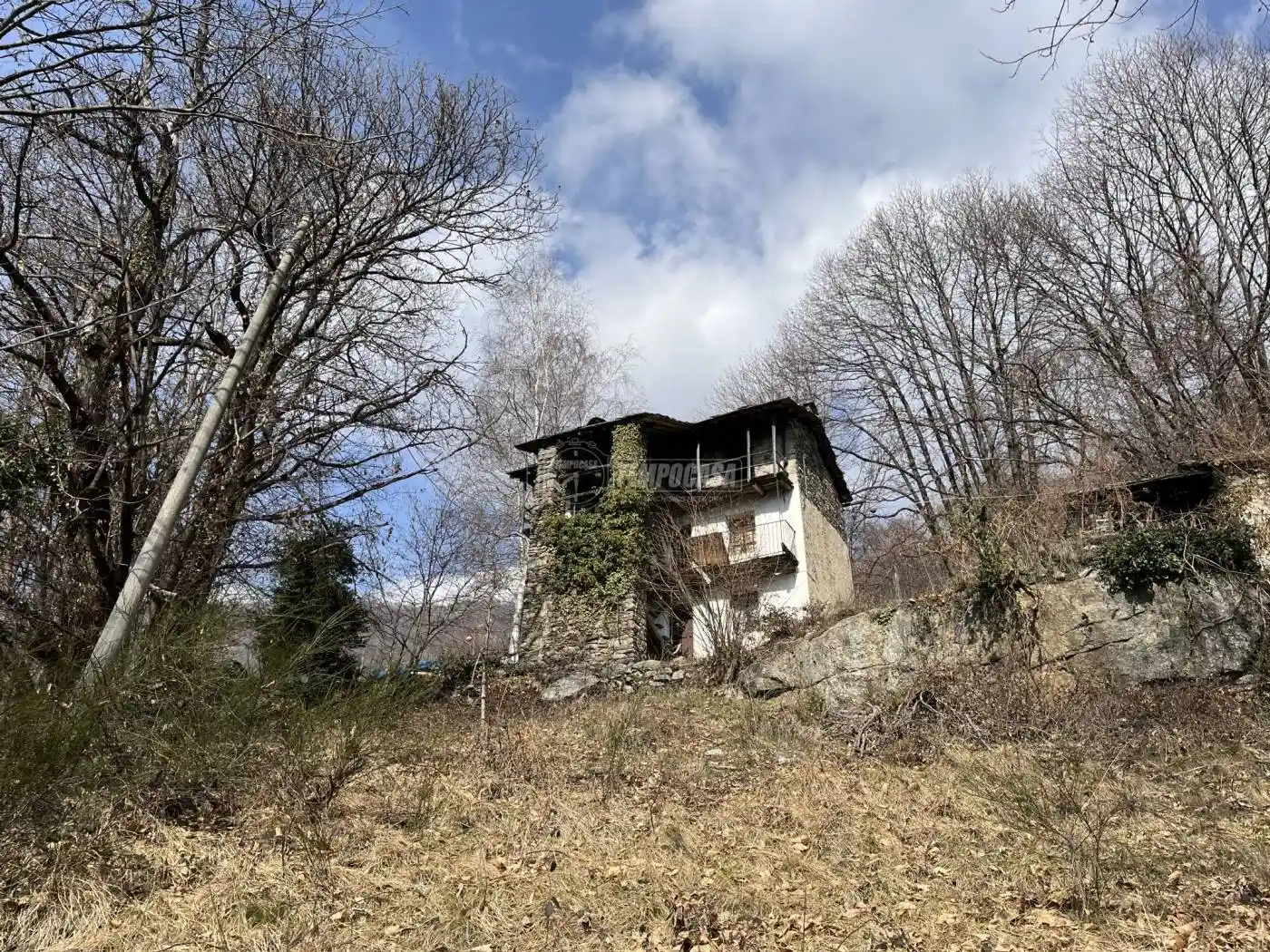 Casa indipendente in vendita a Sparone