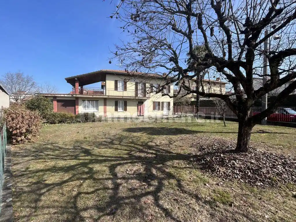 Villa in vendita a Taino