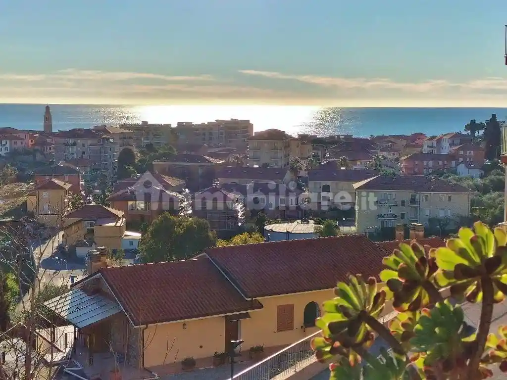 Appartamento in vendita a Costarainera