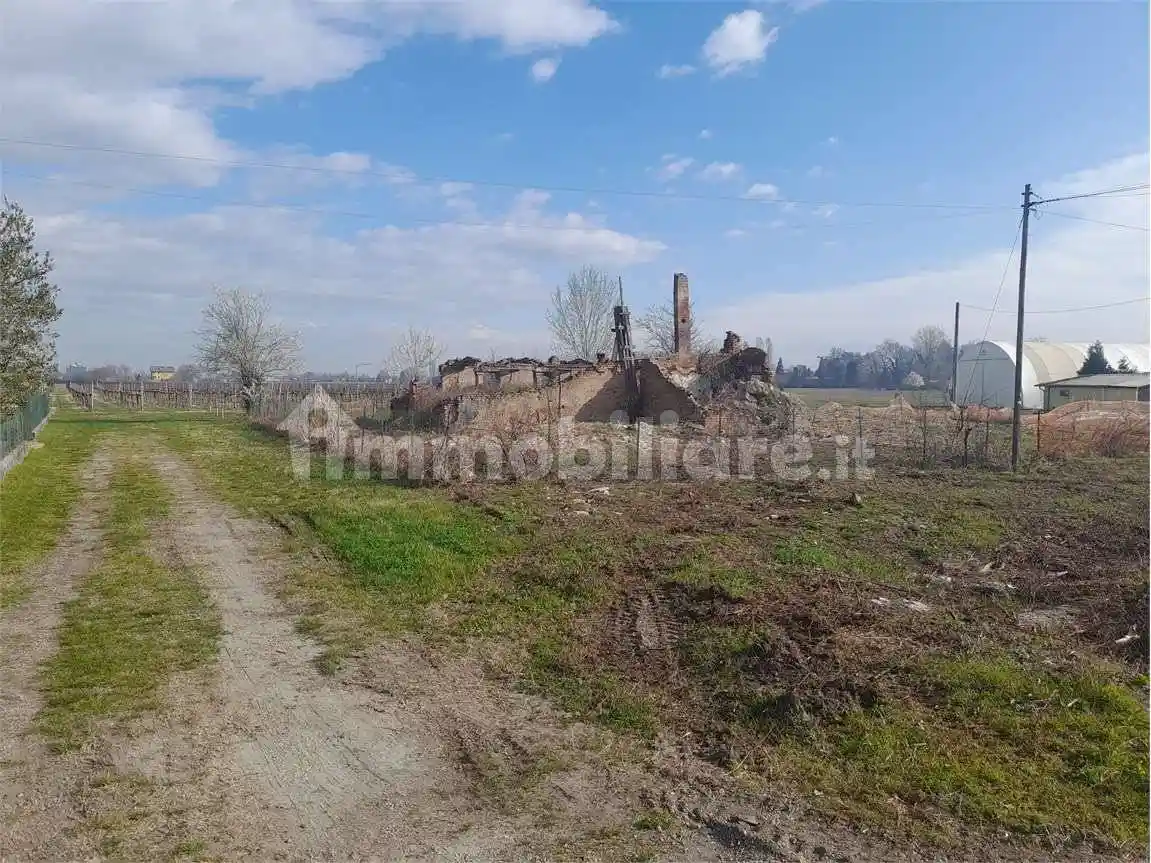 Rustico - Casale in vendita a Modena