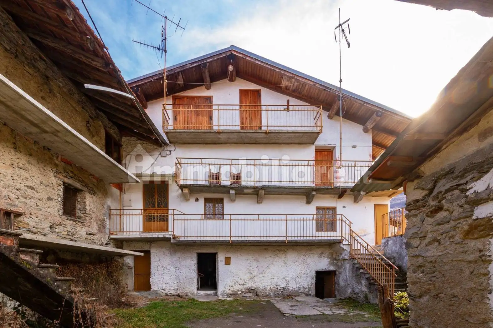 Rustico - Casale in vendita a Mattie