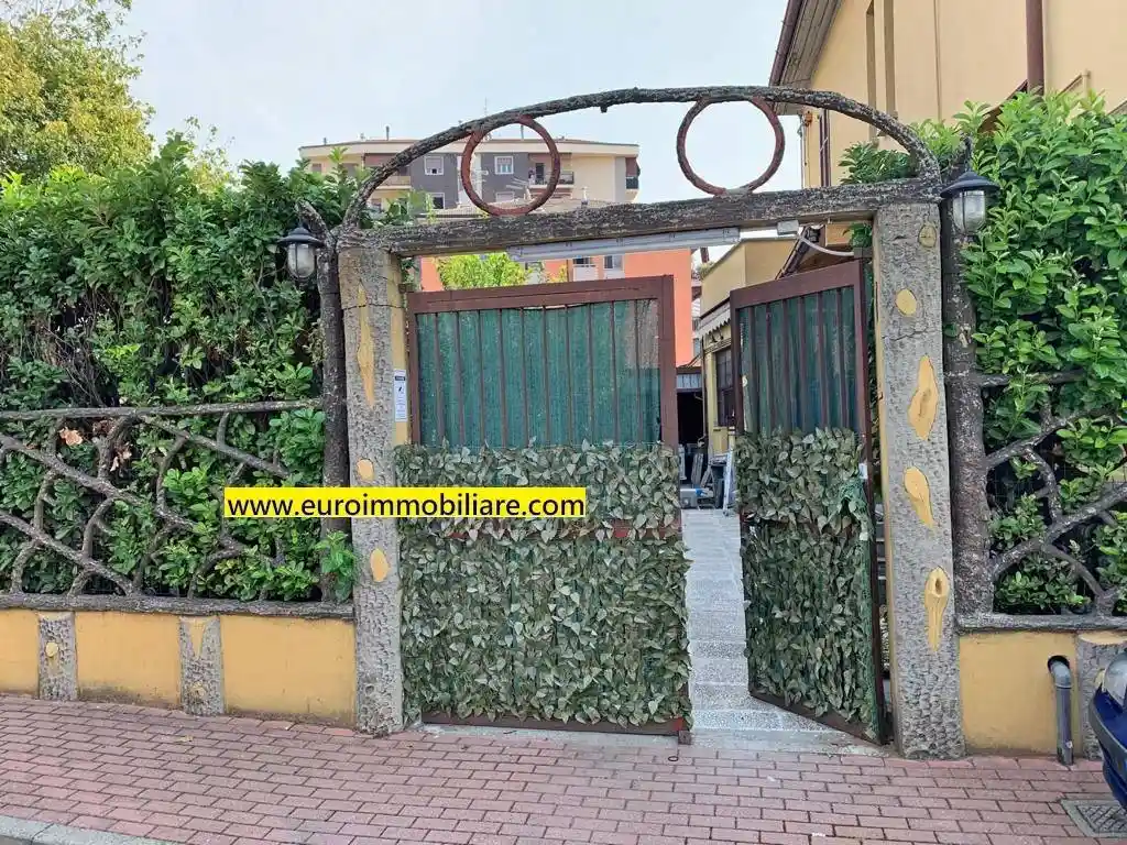 Palazzo - Edificio in vendita a Cinisello Balsamo