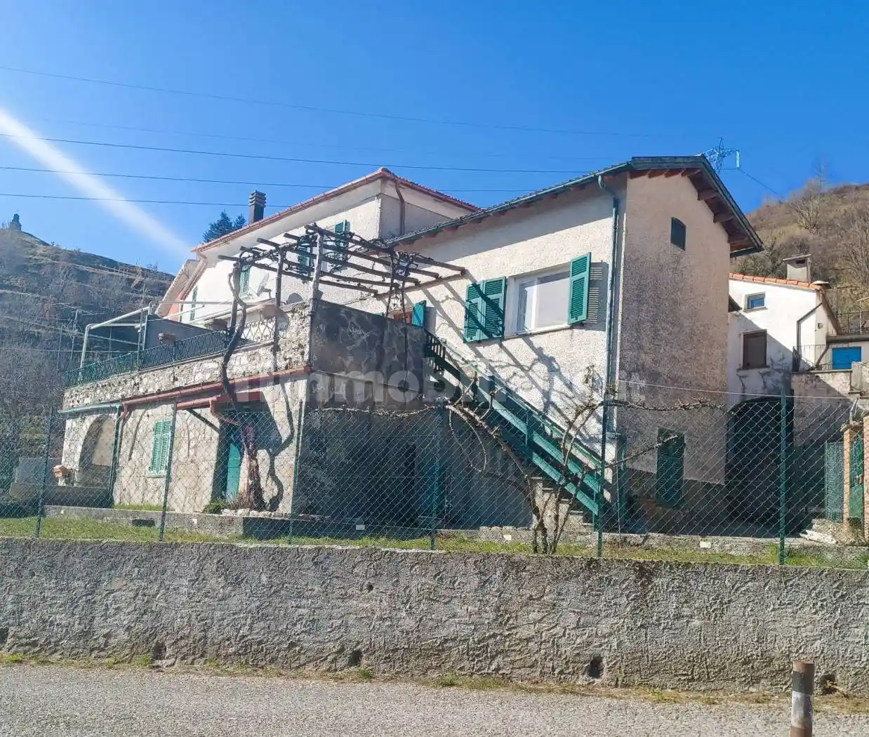 Casa indipendente in vendita a Varese Ligure