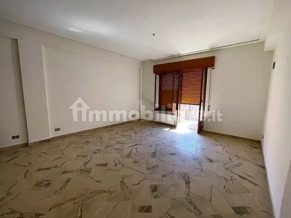 Palazzo - Edificio in affitto a Terrasini