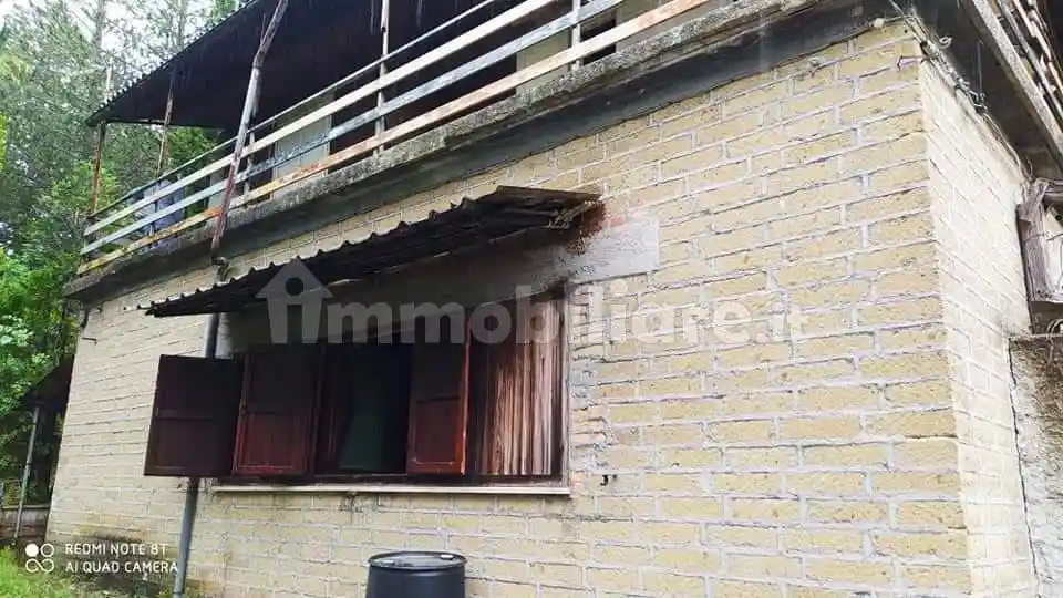 Palazzo - Edificio in vendita a Genga