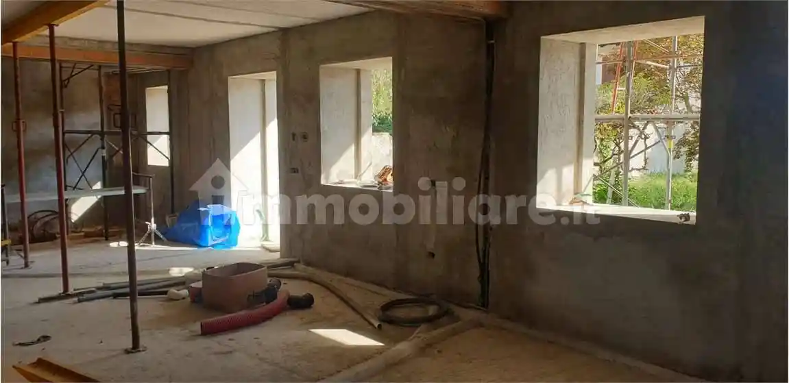 Casa indipendente in vendita a Agrate Conturbia