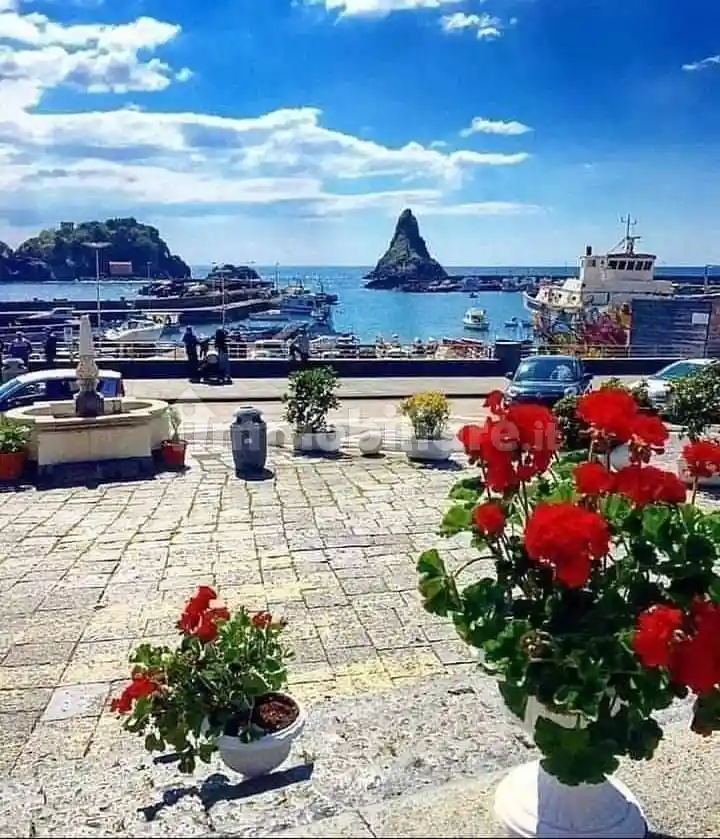 Appartamento in vendita a Aci Castello