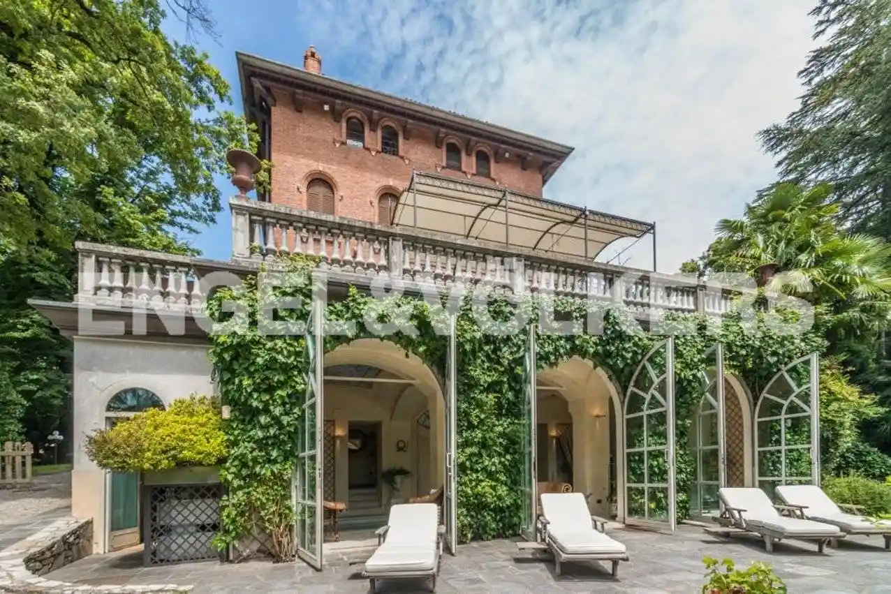 Villa in vendita a Varese