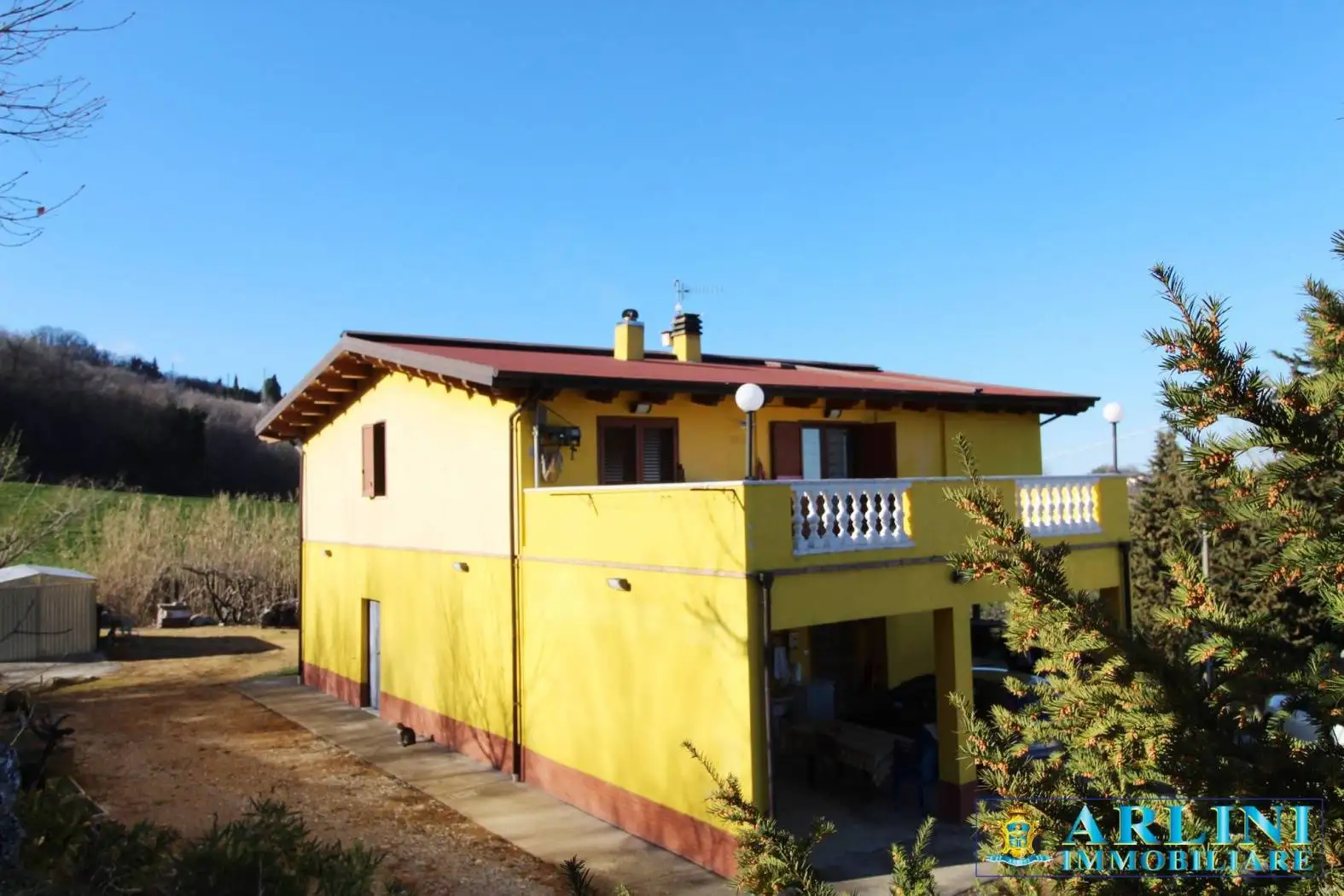 Villa in vendita a Montebello di Bertona