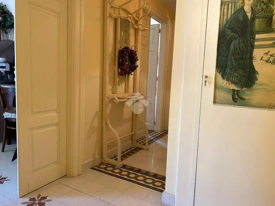 Palazzo - Edificio in Affitto - foto 2