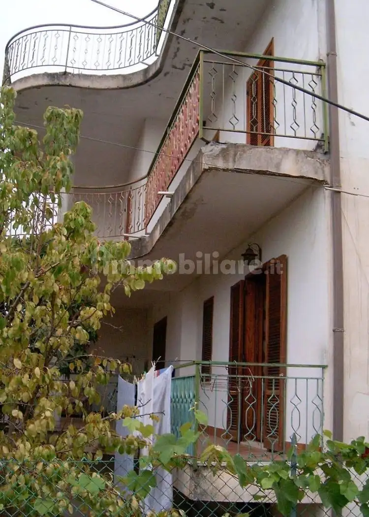 Palazzo - Edificio in vendita a Sellia Marina