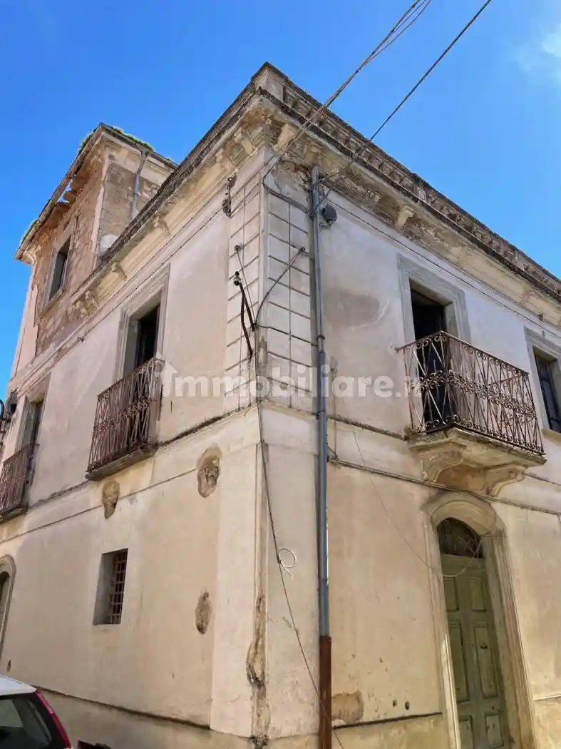 Palazzo - Edificio in vendita a Pettorano sul Gizio