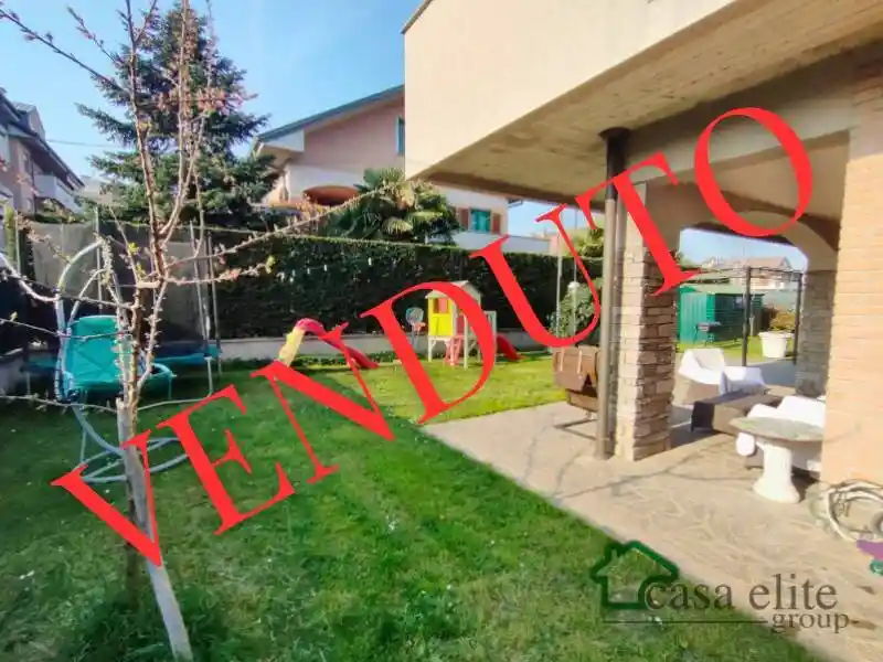 Villa in vendita a Carpiano