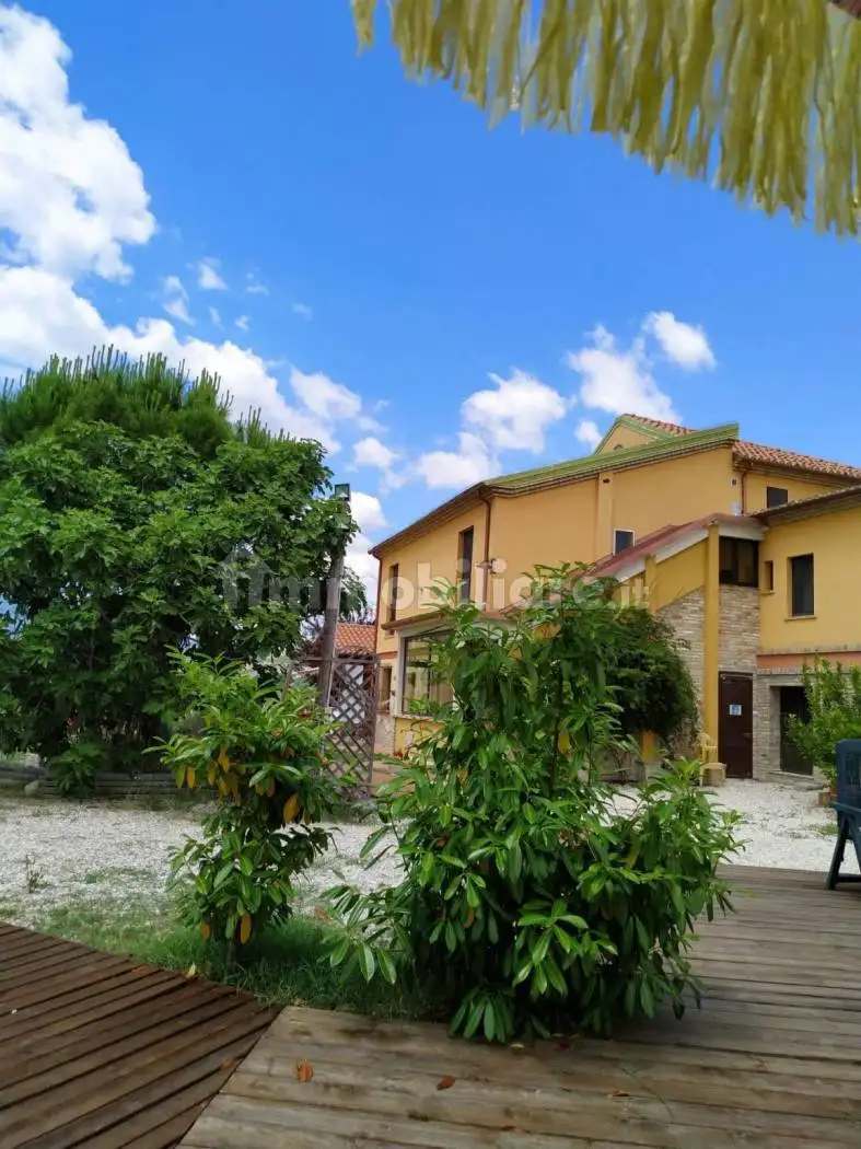 Rustico - Casale in vendita a Campli