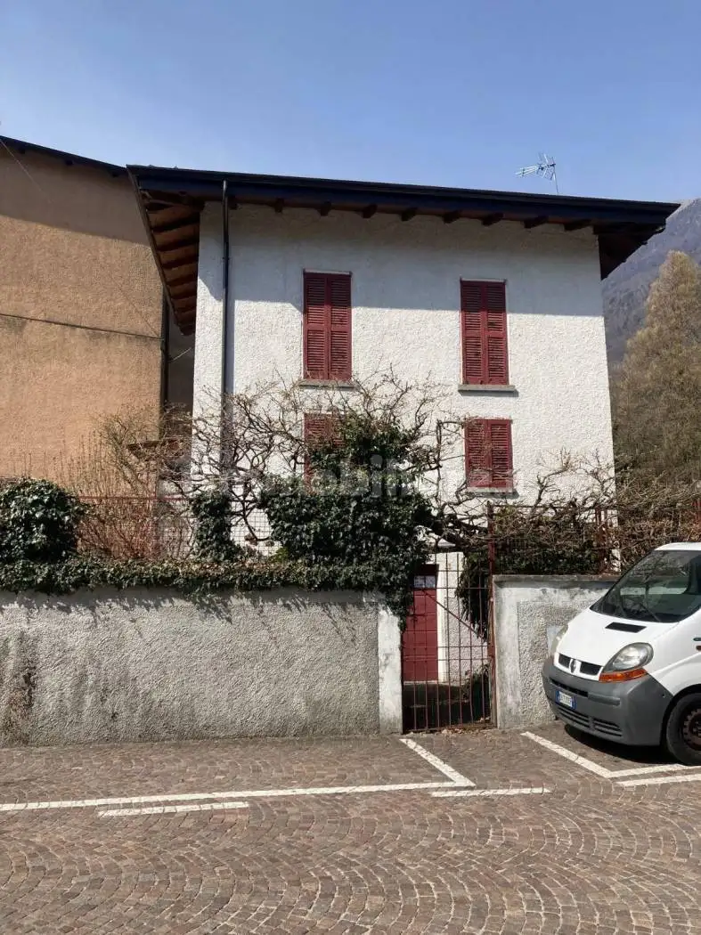 Villa in vendita a Dazio