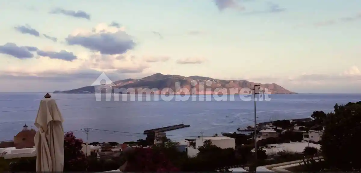 Villa in vendita a Santa Marina Salina