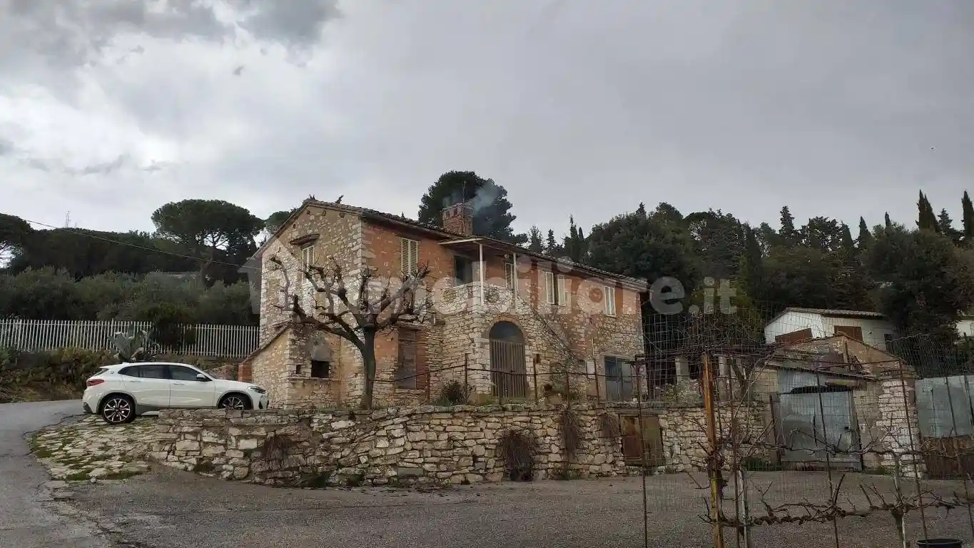Rustico - Casale in vendita a Corciano