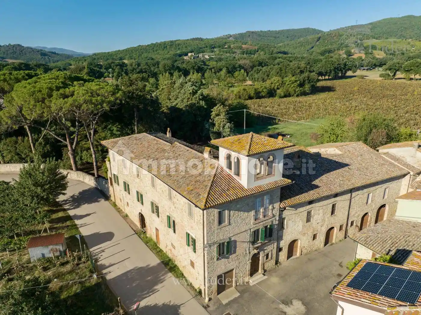Palazzo - Edificio in vendita a Todi