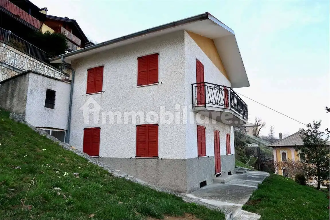 Villa in vendita a Costa Valle Imagna