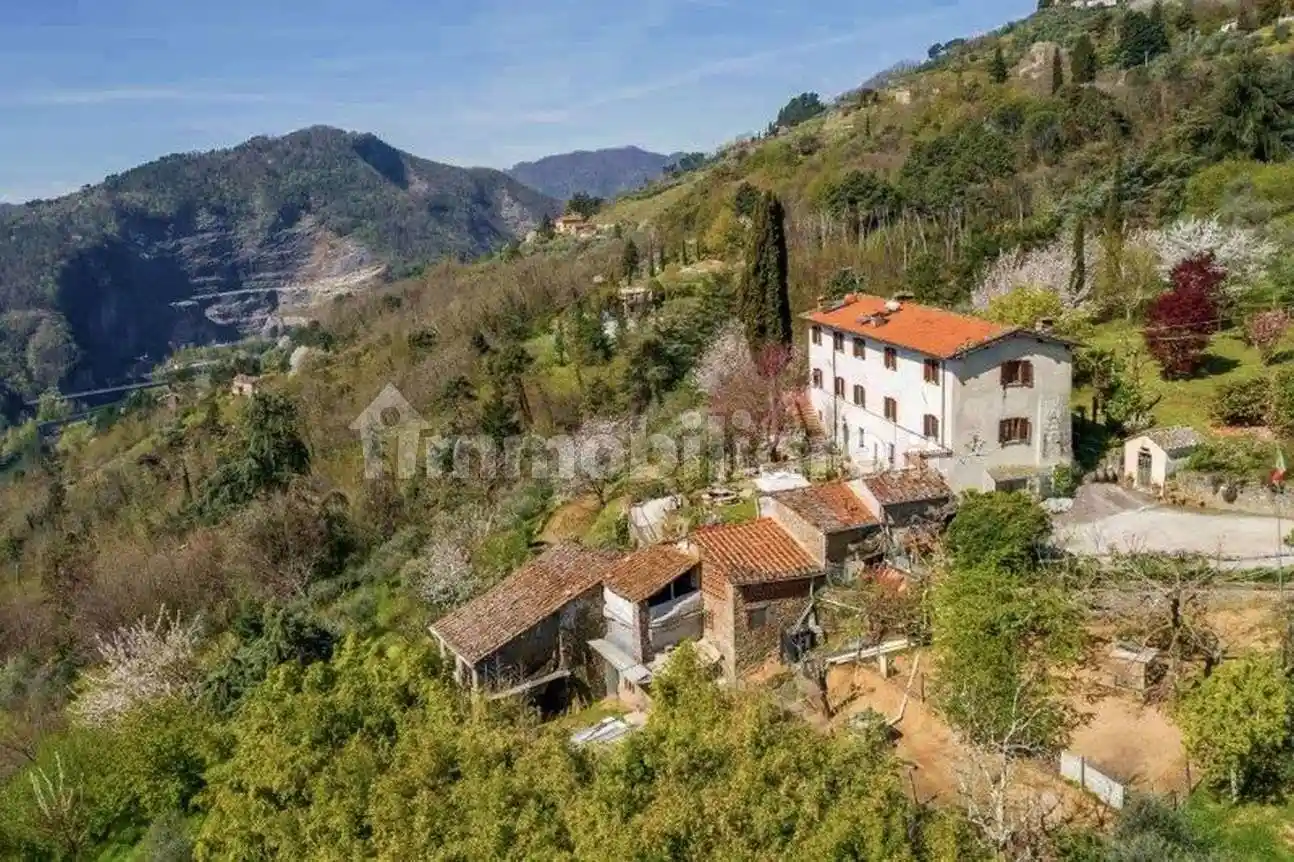 Rustico - Casale in vendita a Lucca