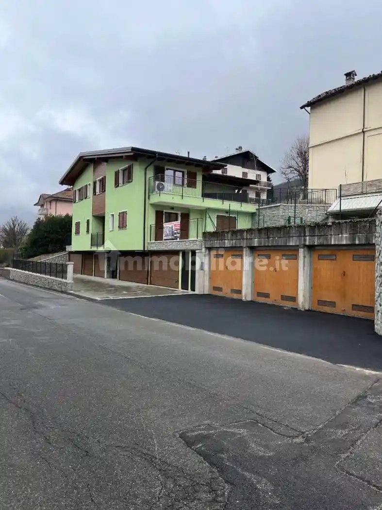 Palazzo - Edificio in vendita a Cremeno