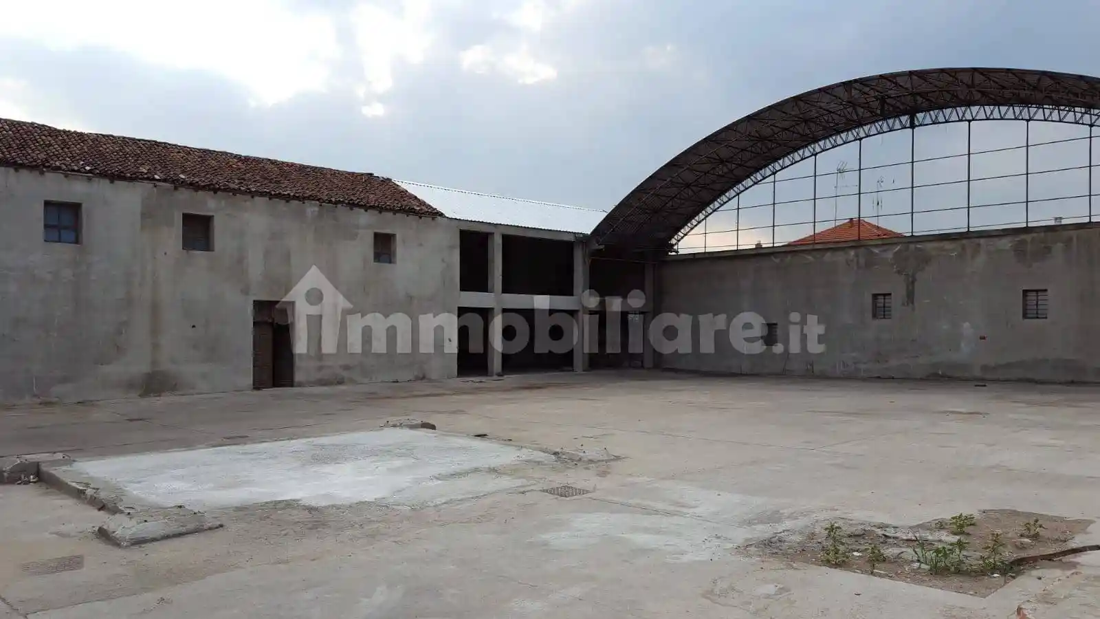 Palazzo - Edificio in vendita a Gambolò