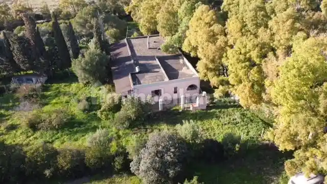 Palazzo - Edificio in vendita a Quartu Sant'Elena