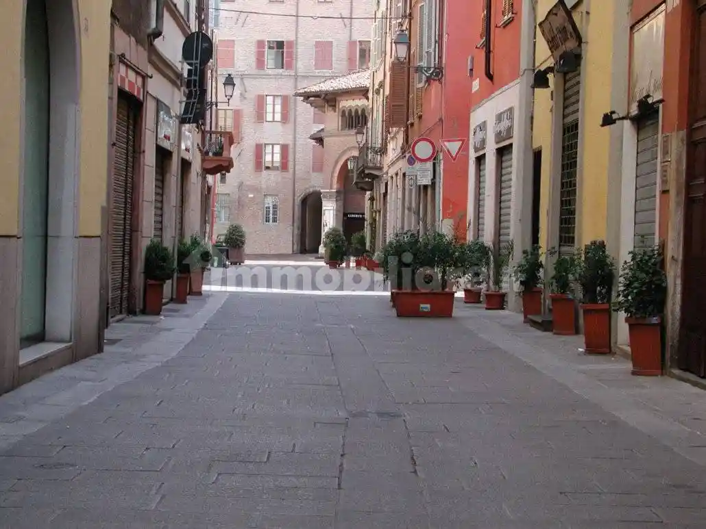 Palazzo - Edificio in vendita a Piacenza