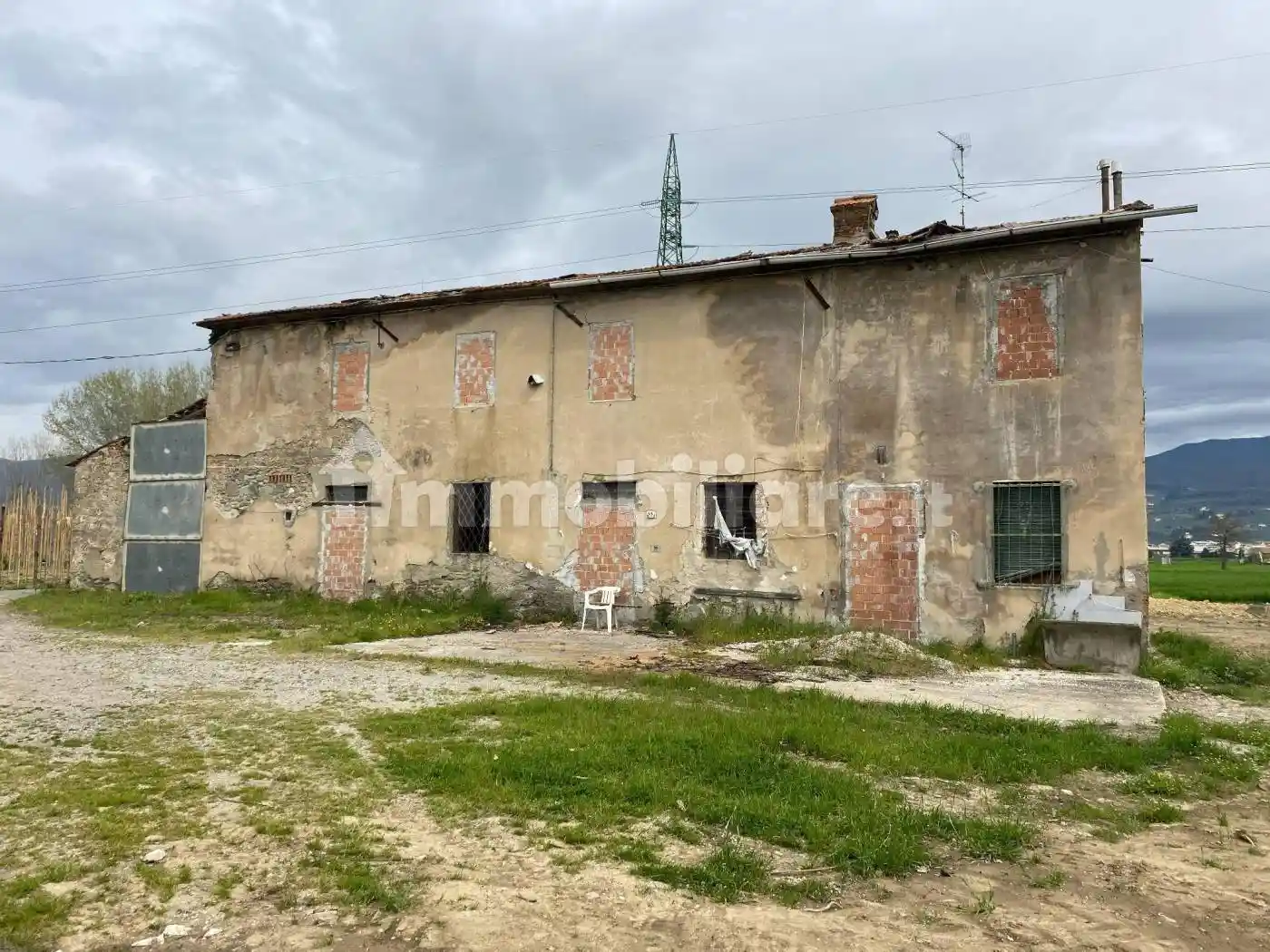 Rustico - Casale in vendita a Montemurlo