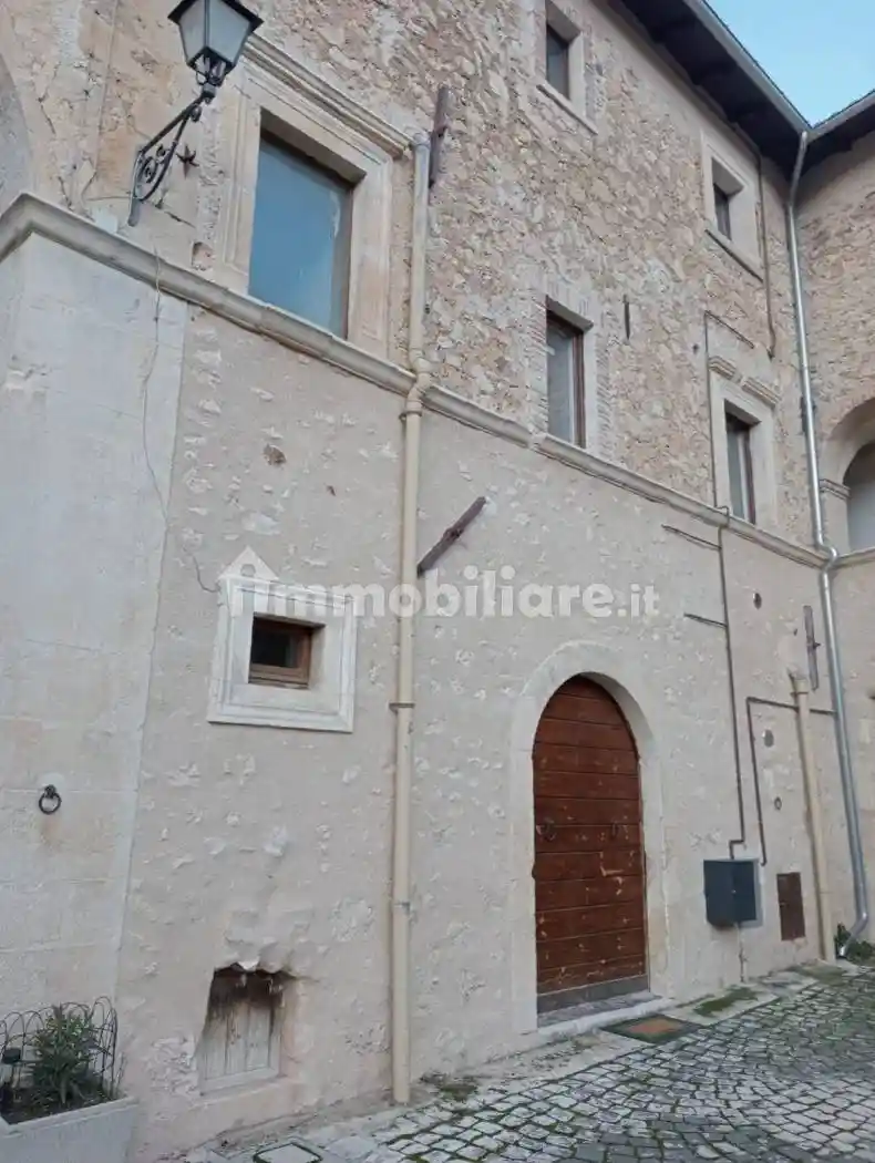 Casa indipendente in vendita a Tione degli Abruzzi