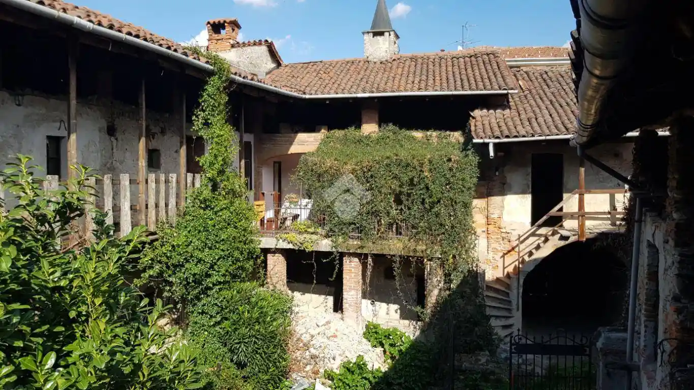Rustico - Casale in vendita a Varallo Pombia