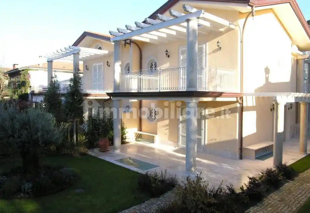 Villa in vendita a Forte dei Marmi