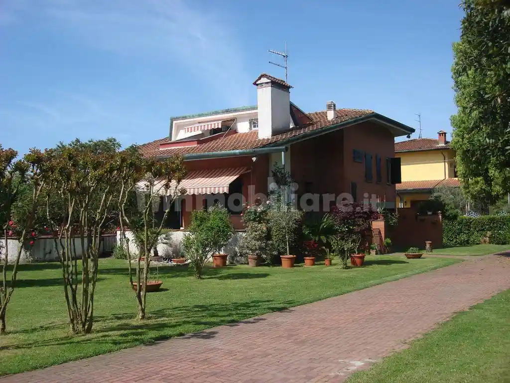 Villa in vendita a Montignoso