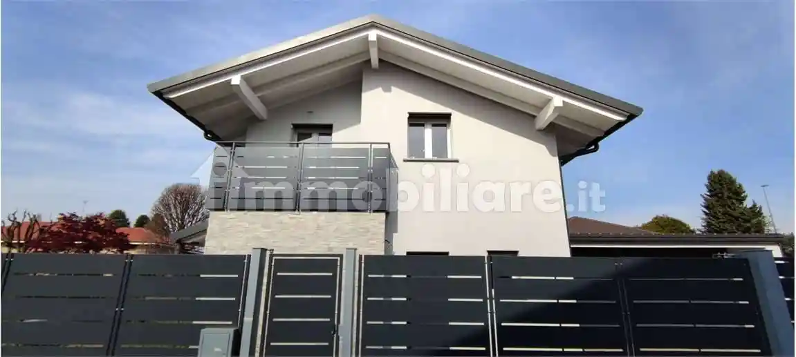 Villa in vendita a Fenegrò