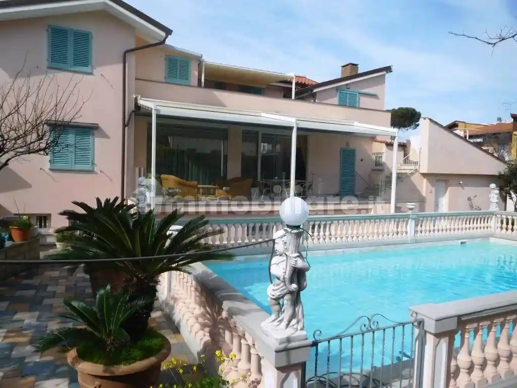 Villa in vendita a Livorno