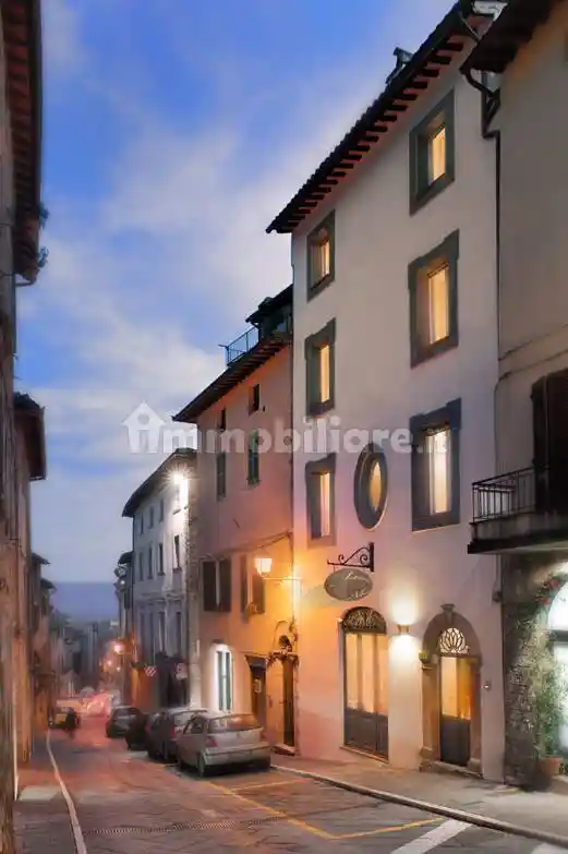 Palazzo - Edificio in vendita a Todi