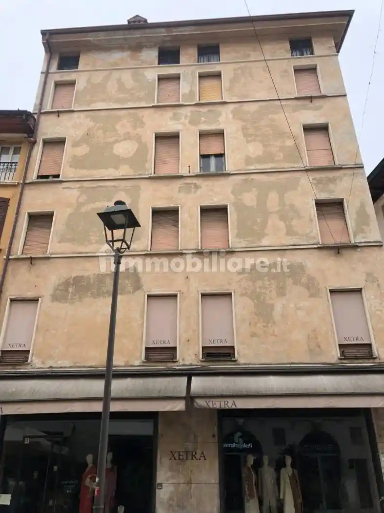 Casa indipendente in vendita a Brescia