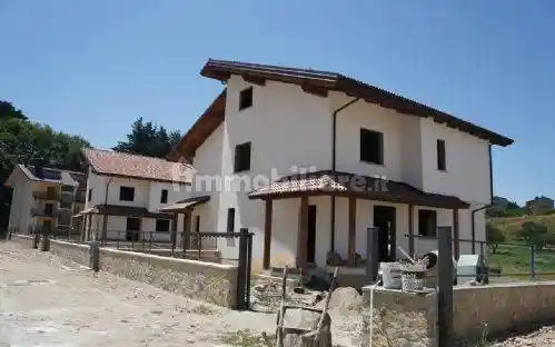 Villa unifamiliare, nuova, 300 m², Camigliatello Silano, Spezzano della Sila - foto 3