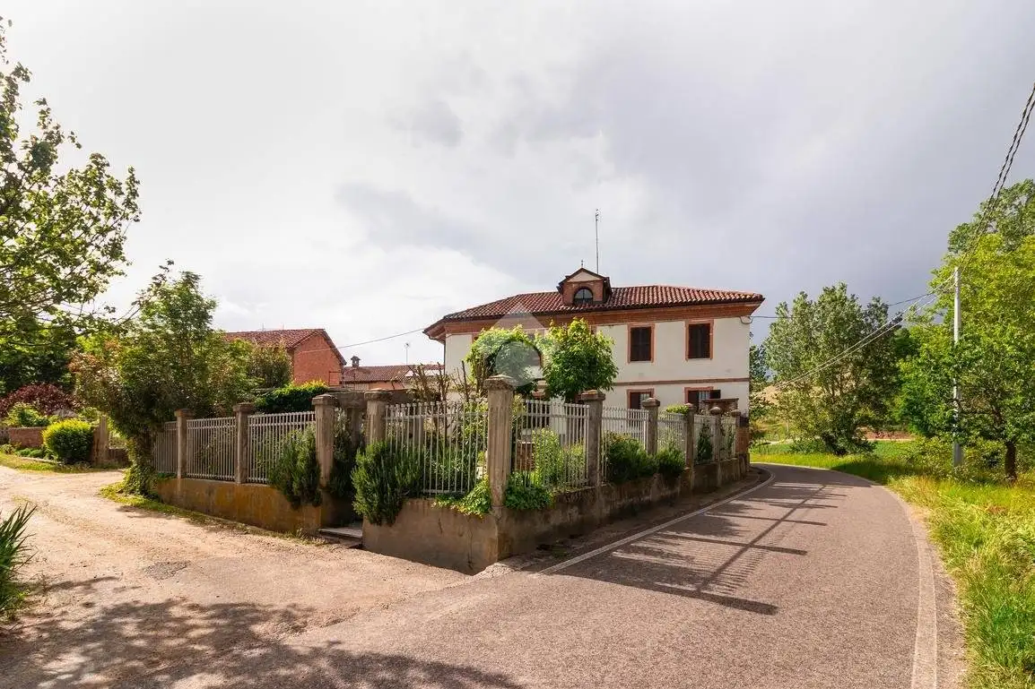 Casa indipendente in vendita a Revigliasco d'Asti