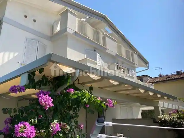 Villa in vendita a Montignoso