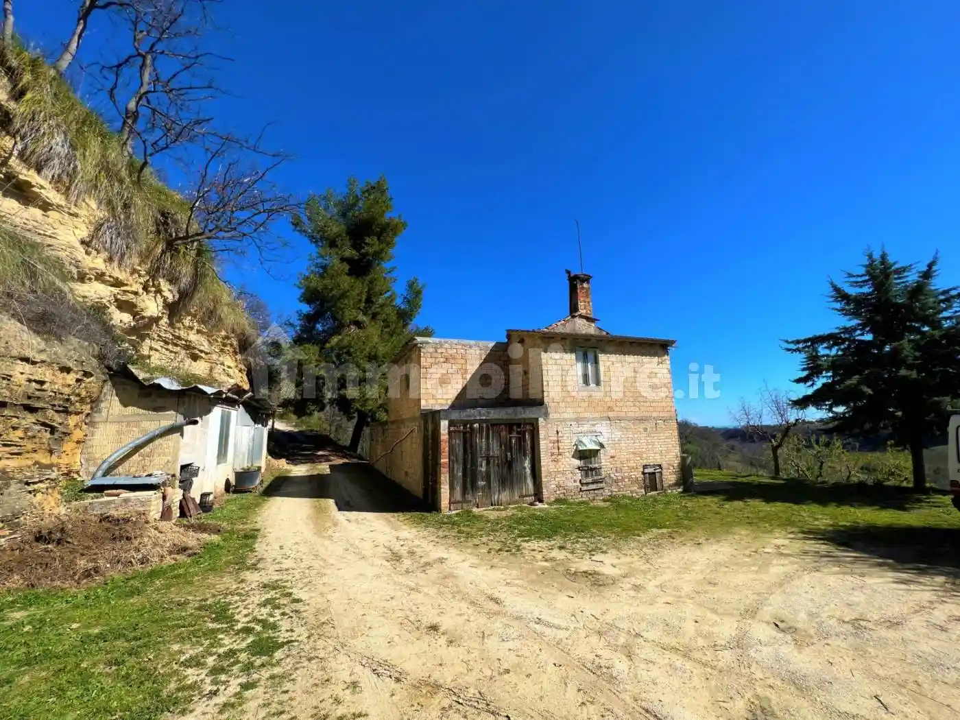 Casa indipendente in vendita a Montefiore dell'Aso
